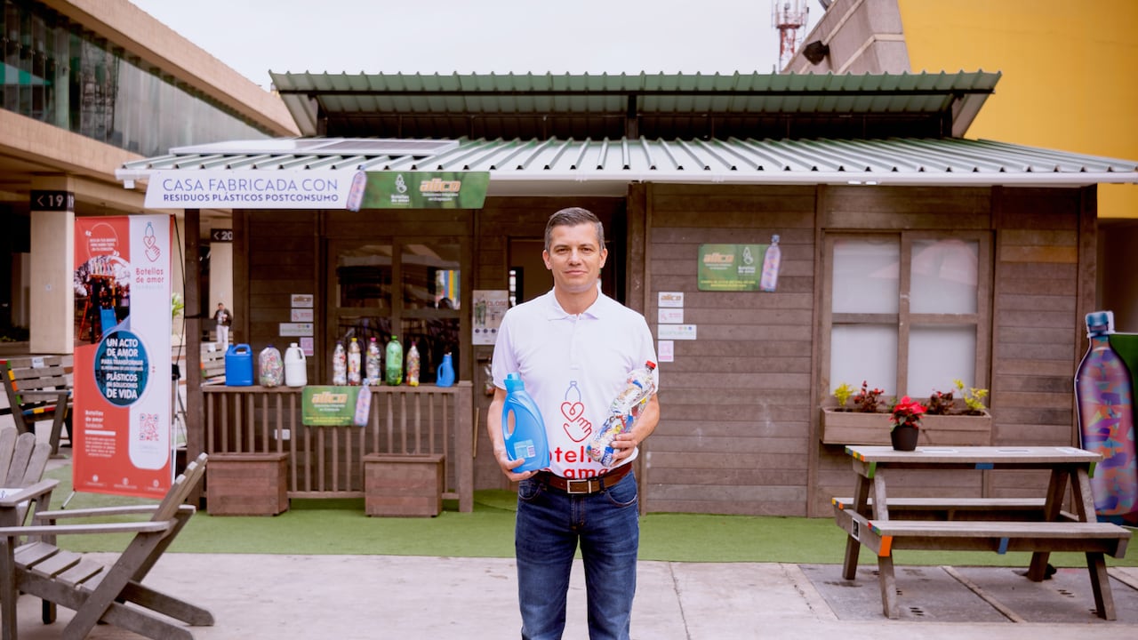 John Berrío López, director de la Fundación Botellas de Amor