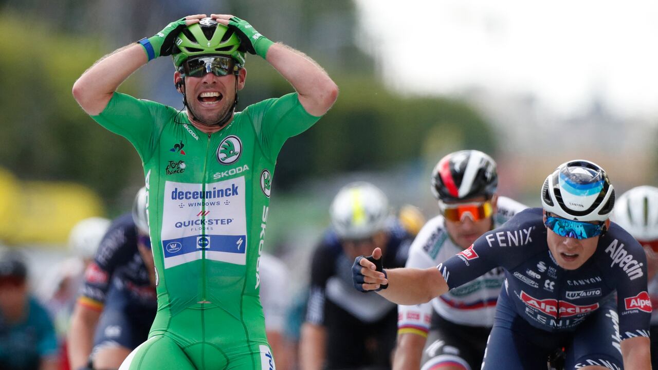 Team Deceuninck Quickstep's Mark Cavendish of Great Britain celebrates as he crosses the finish line of the 6th stage of the 108th edition of the Tour de France cycling race, 160 km between Tours and Chateauroux, on July 01, 2021. (Photo by Guillaume Horcajuelo / POOL / AFP)
