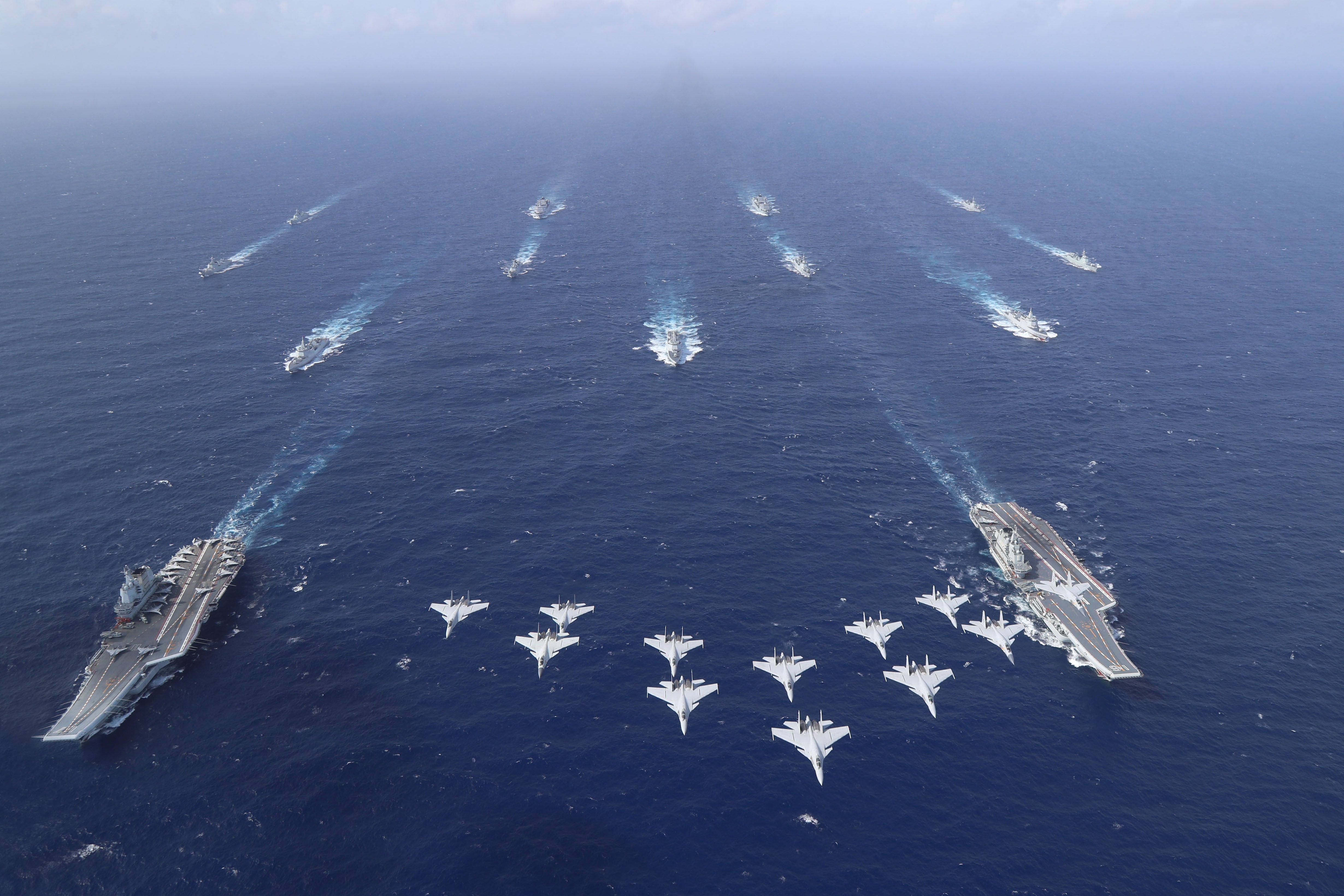 Las formaciones de los portaaviones chinos Liaoning y Shandong realizaron por primera vez un ejercicio conjunto en el Mar de China Meridional a finales de octubre de 2024.