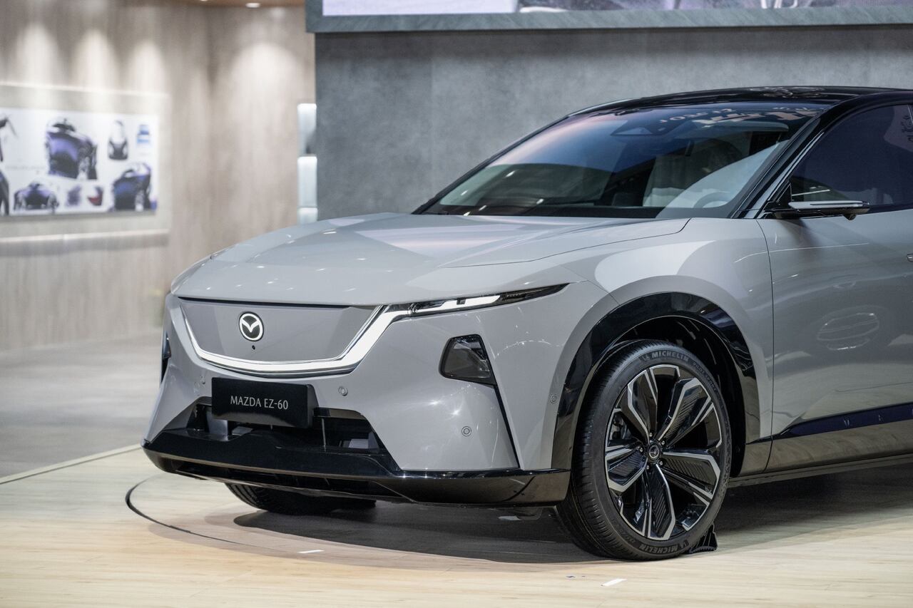 El nuevo Mazda EZ-60 fue presentado en el Salón del Automóvil de Shanghái.