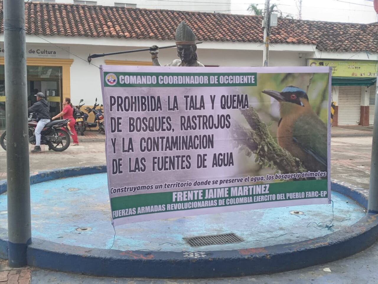 Este panfleto firmado por la disidencia Jaime Martínez de las Farc apareció en las últimas horas en el parque de Jamundí.