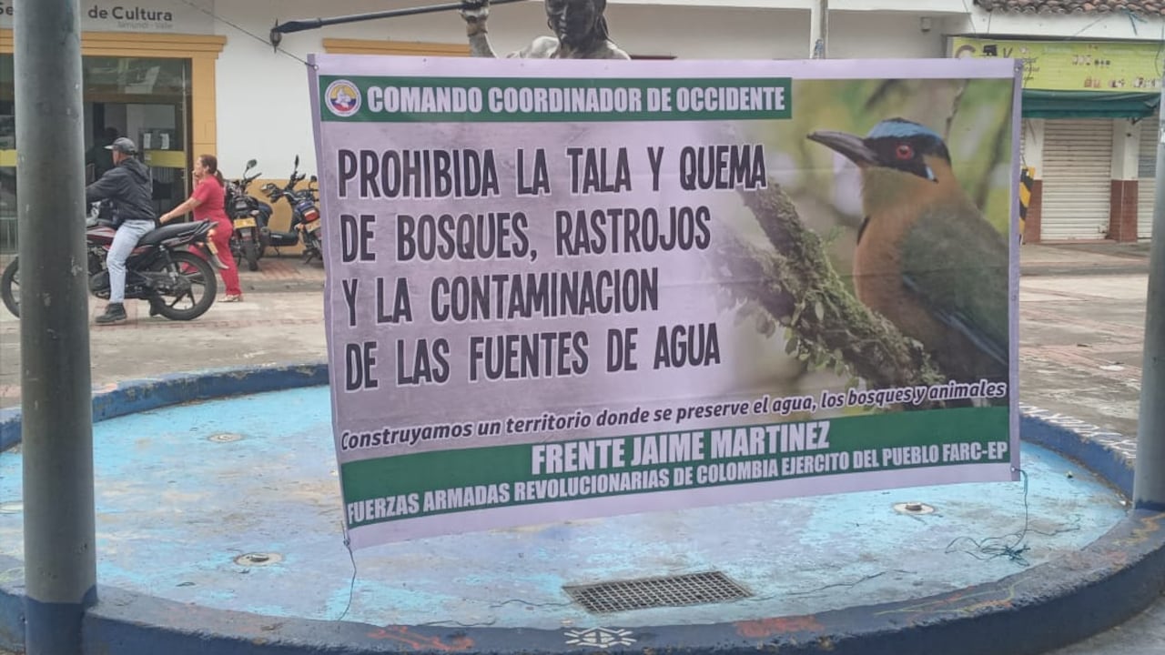 Este panfleto firmado por la disidencia Jaime Martínez de las Farc apareció en las últimas horas en el parque de Jamundí.