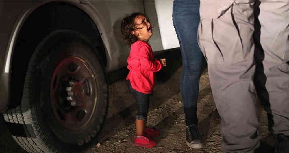 Niña en la frontera