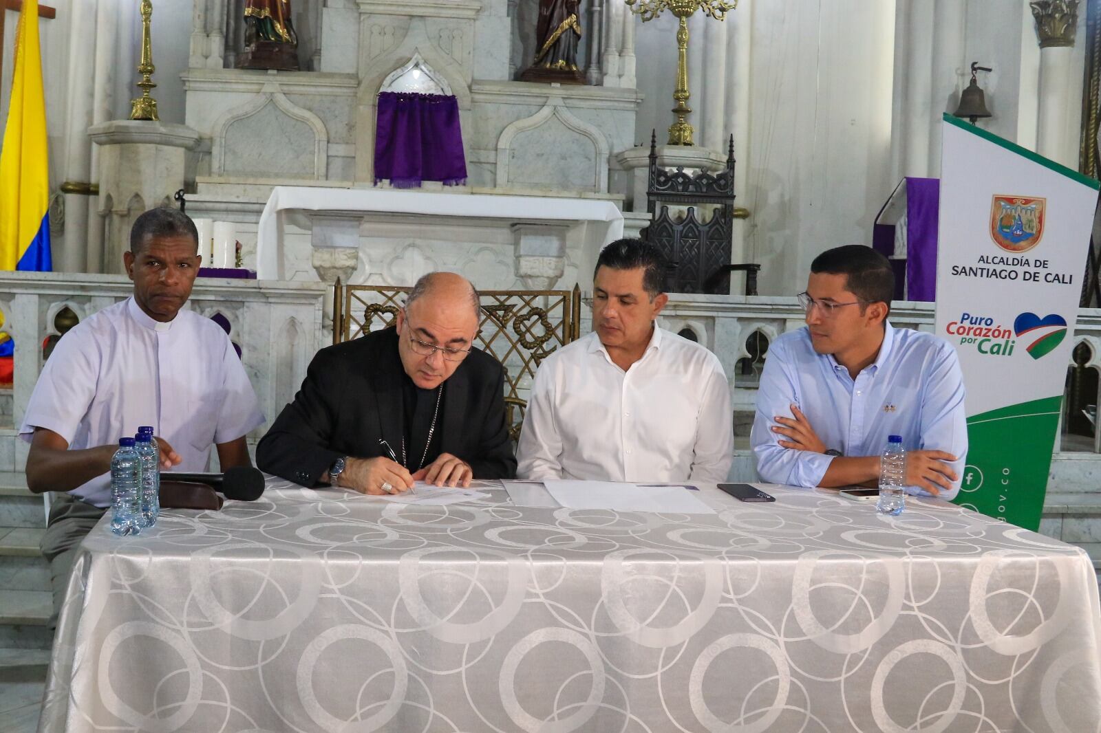 Alcaldía de Cali firma restauración de la iglesia La Ermita