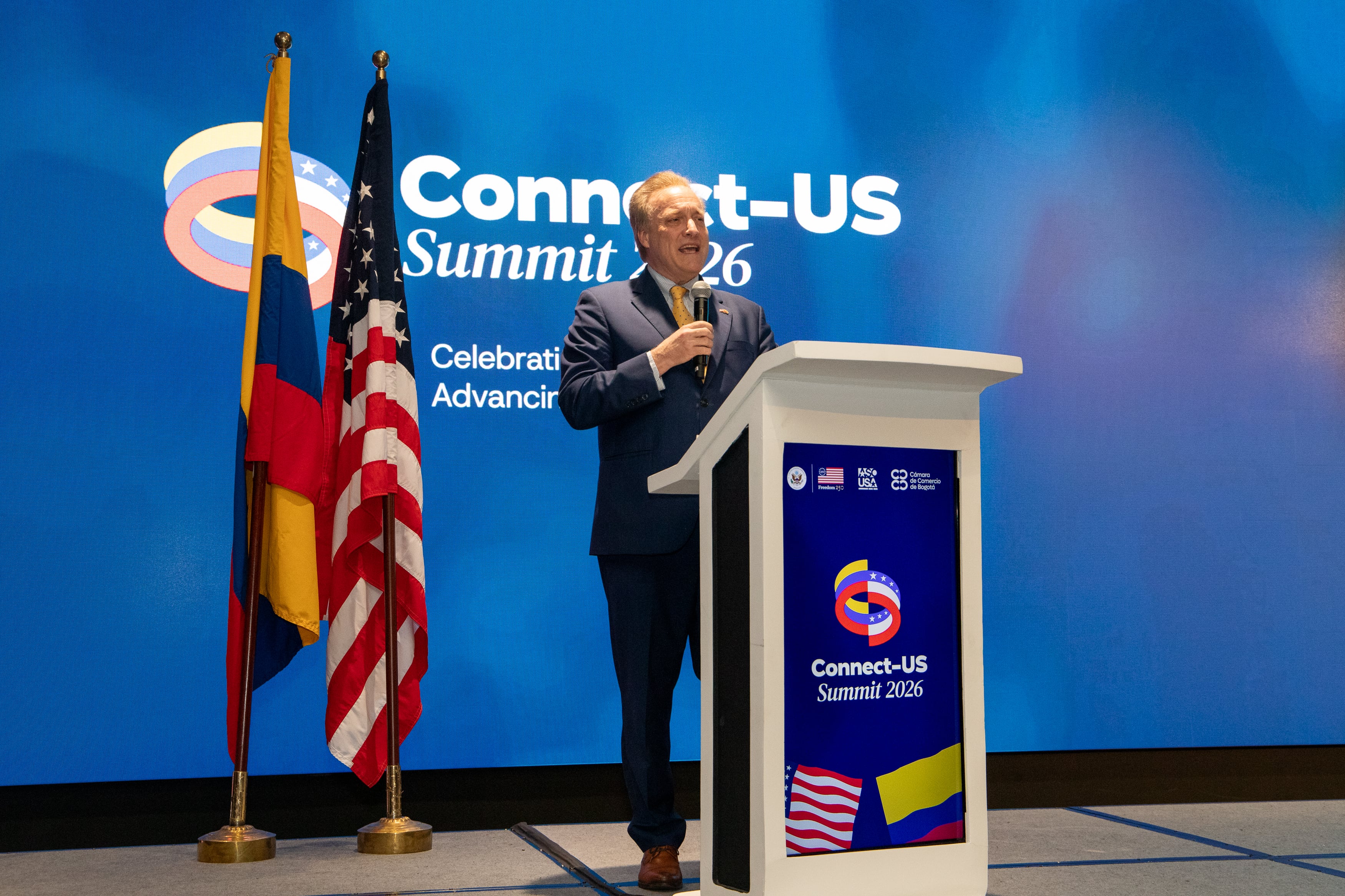 Encargado de negocios de la embajada, Stewart Tuttle