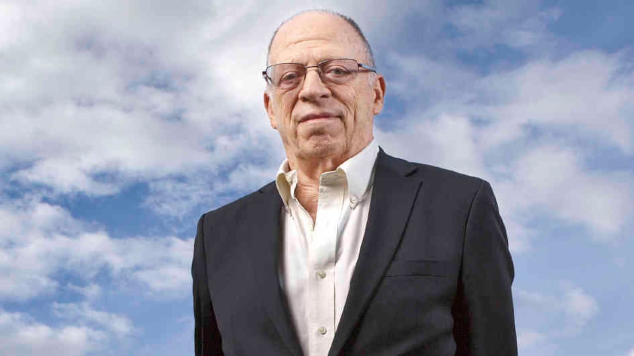 "A los genios que inspiraron la medida no parece importarles el deterioro físico y psicológico que sufre un viejo enclaustrado, ni cómo esto afecta sus relaciones familiares", Enrique Santos