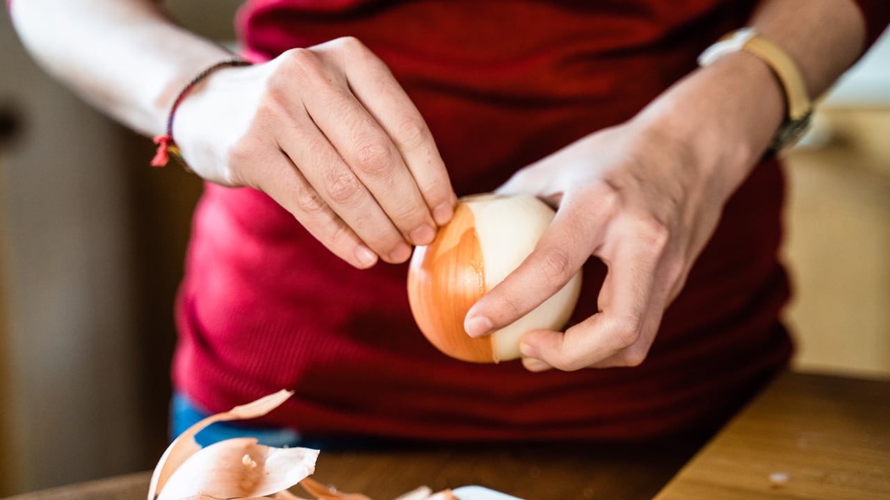 La cebolla está compuesta de vitamina C.