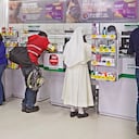 Las autoridades de la salud están revisando con lupa qué está pasando con los medicamentos en Colombia. Los pacientes deben hacer largas filas y en muchas ocasiones no encuentran lo formulado.