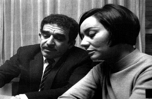 1967- MERCEDES Y GARCÍA MÁRQUEZ, EN EL ESTUDIO DE SARA FACIO