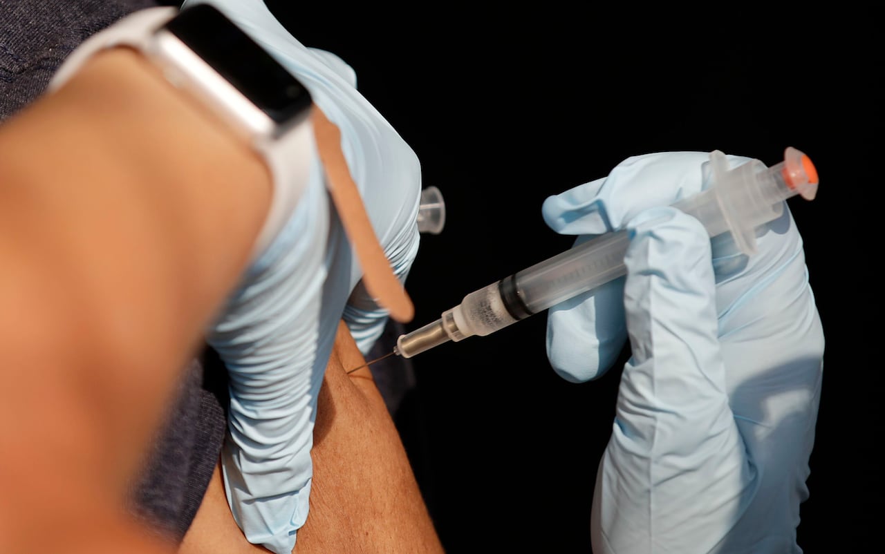 ¿Qué pasa si se aplica la segunda dosis de la vacuna contra el coronavirus días después de los recomendados?