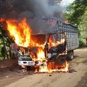 Así quedó el camión incinerado en Tuluá, Valle del Cauca.