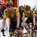 Primoz Roglic y Jonas Vingegaard cruzando la meta en L'Angliru