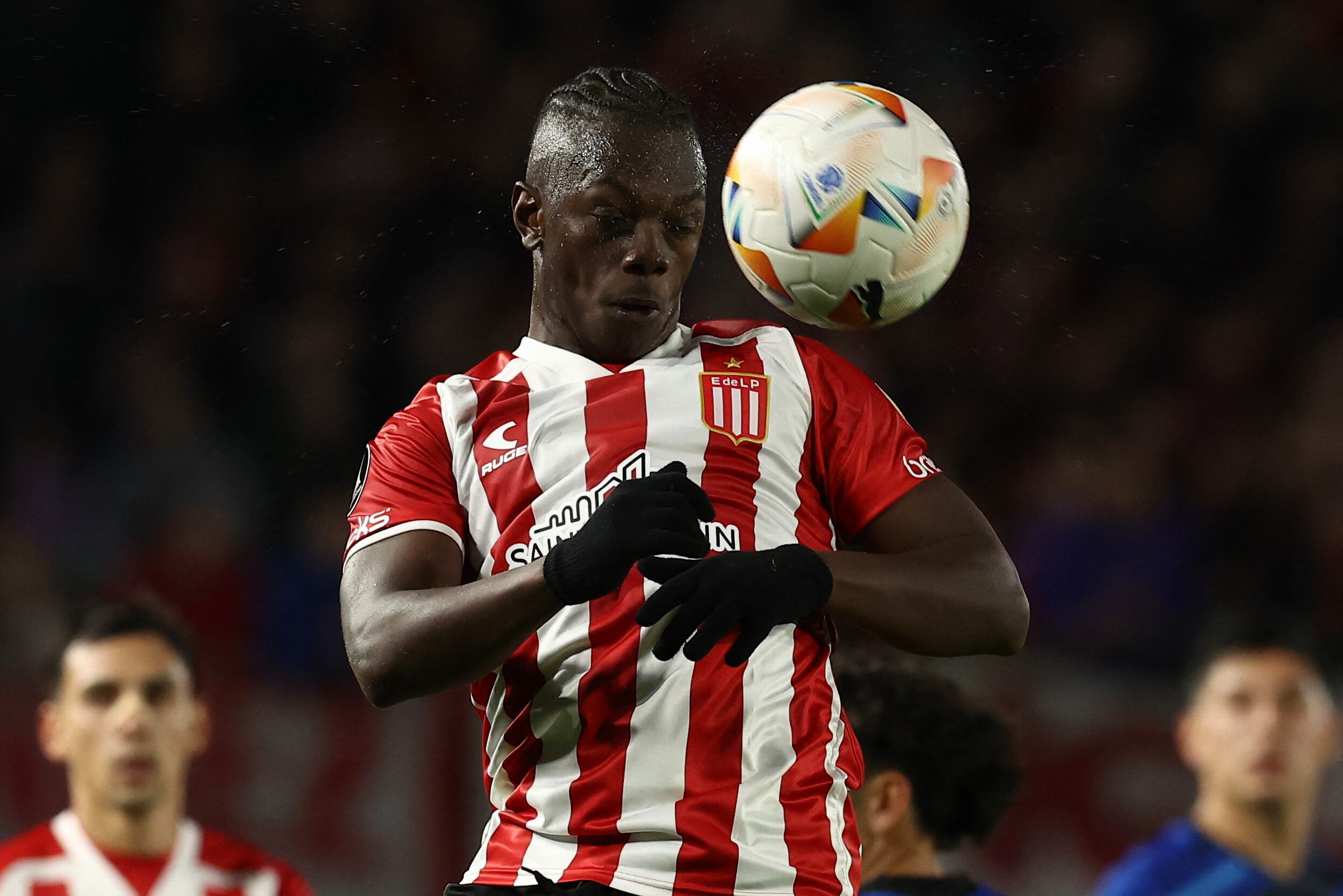 Edwin Cetré marcó el gol del empate para Estudiantes ante Boca