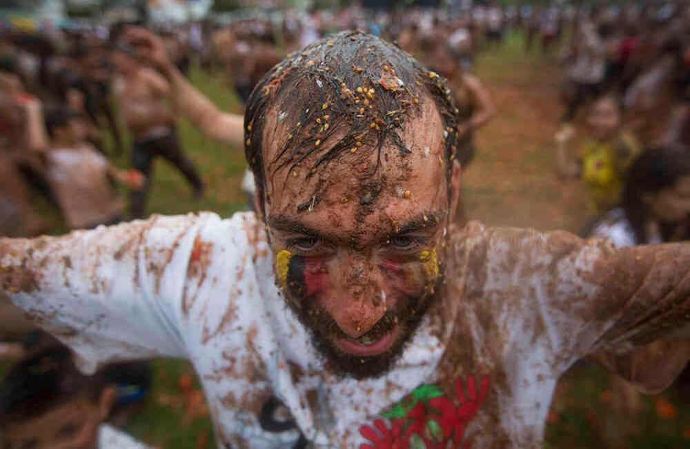  Con 35 toneladas de tomate descartado de las cosechas, se desarrolló la versión 11 de la gran tomatina colombiana en el municipio de Sutamarchán Boyacá.