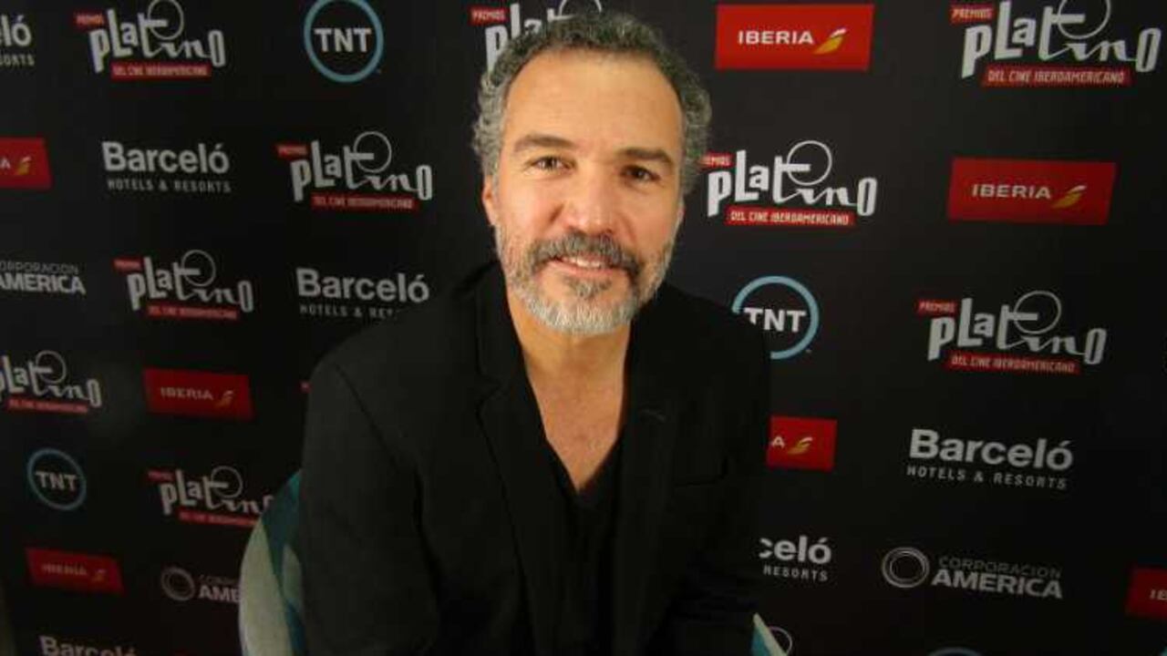 Salvador del Solar nació en 1970, en Lima, Perú.