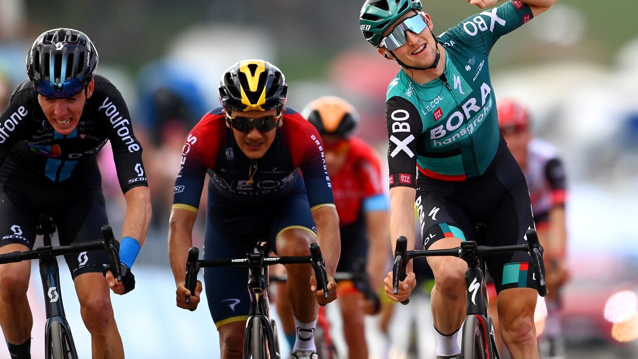 El corredor del Bora se quedó con la novena etapa del Giro.