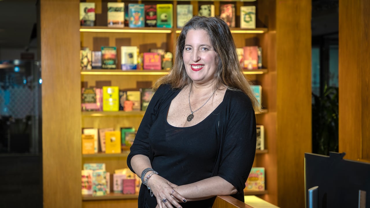 Con más de tres décadas de trayectoria literaria, Agustina Bazterrica ha consolidado una obra que trasciende fronteras.