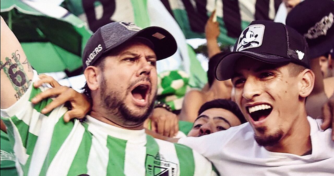 Antes de llegar al fútbol profesional, Daniel Muñoz integró la barra Los del Sur, de Atlético Nacional. Pensó varias veces en dedicarse a otra actividad ante la falta de oportunidades.