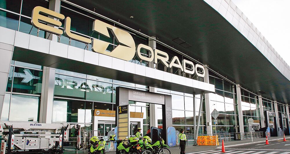     La torre de control del aeropuerto El Dorado tiene fallas en su estructura que han provocado incidentes para los trabajadores administrativos y operadores aéreos, quienes temen por su integridad.