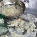 Incautan 345.000 condones usados que fueron limpiados y vendidos como nuevos.