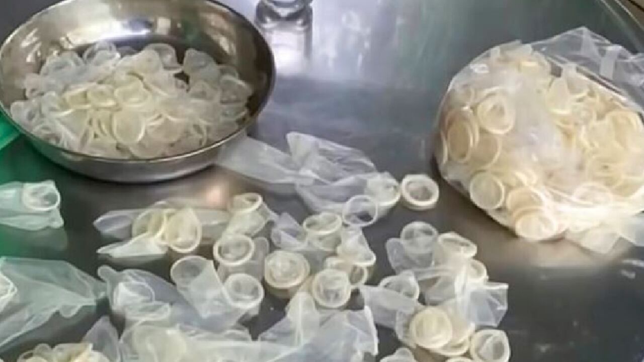 Incautan 345.000 condones usados que fueron limpiados y vendidos como nuevos.