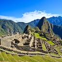 Machu Picchu es uno de los lugares turísticos e históricos más importantes de Perú.