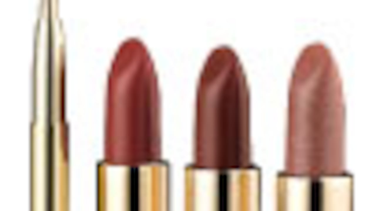 En Colombia funcionan alrededor de 100.000 salones de belleza que dan trabajo a cerca de 180.000 personas entre estilistas, manicuristas y pedicuristas, al tiempo que la estética genera en el país 17.000 empleos directos y más de 80.000 indirectos, según la Asociación Nacional de Industriales, ANDI.