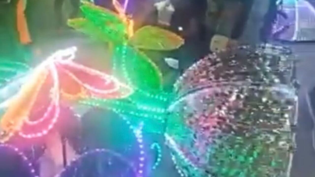 Alumbrado navideño cayó sobre una persona en Santa Marta.