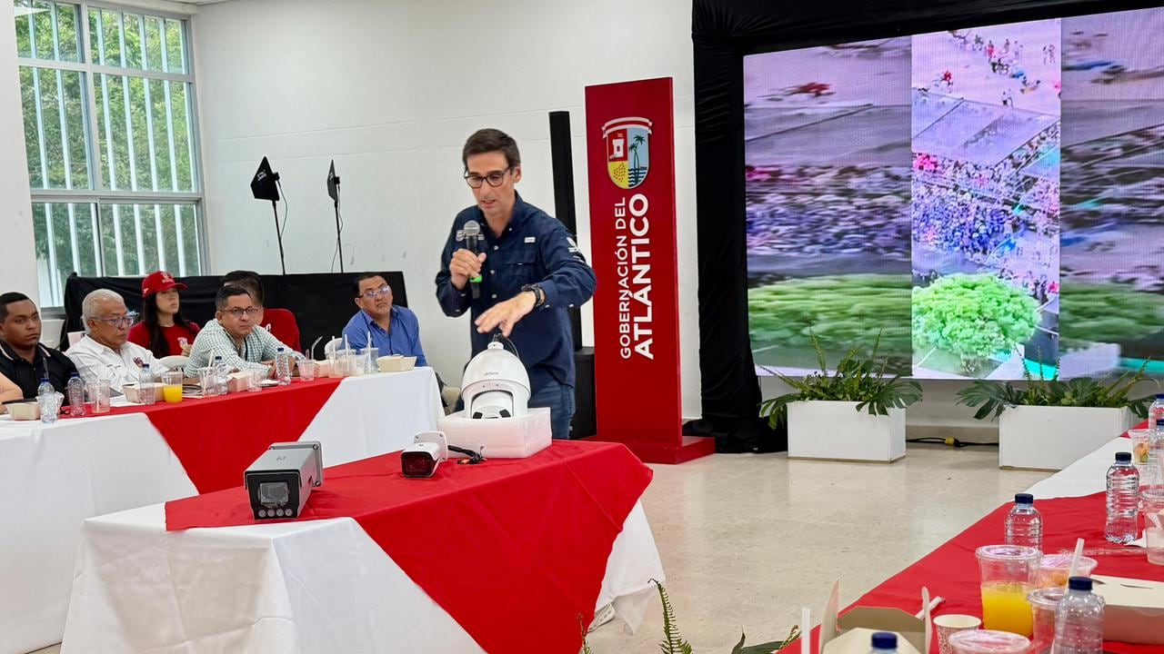 El secretario del Interior, José Antonio Luque, socializando el proyecto.
