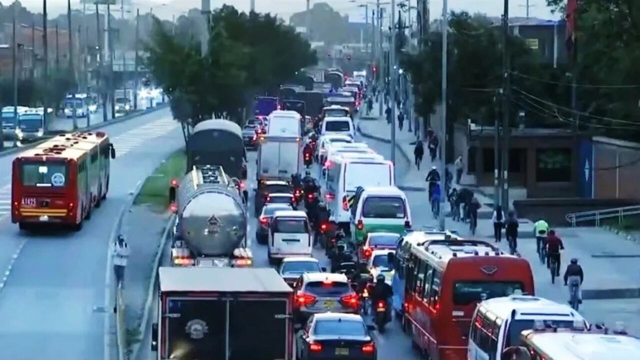 Las personas que se movilizan entre Soacha y Bogotá deben enfrentarse a trancones de dos y hasta cuatro horas diarias.