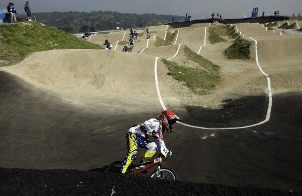 A los 4 años ganó su primer título nacional en el Bicycle Motocross Xtreme en una categoría masculina. Alos nueve, la ‘Tata’, como también le dicen, se convirtió en campeona del mundo, título que hoy ostenta en la categoría Elite Damas.
