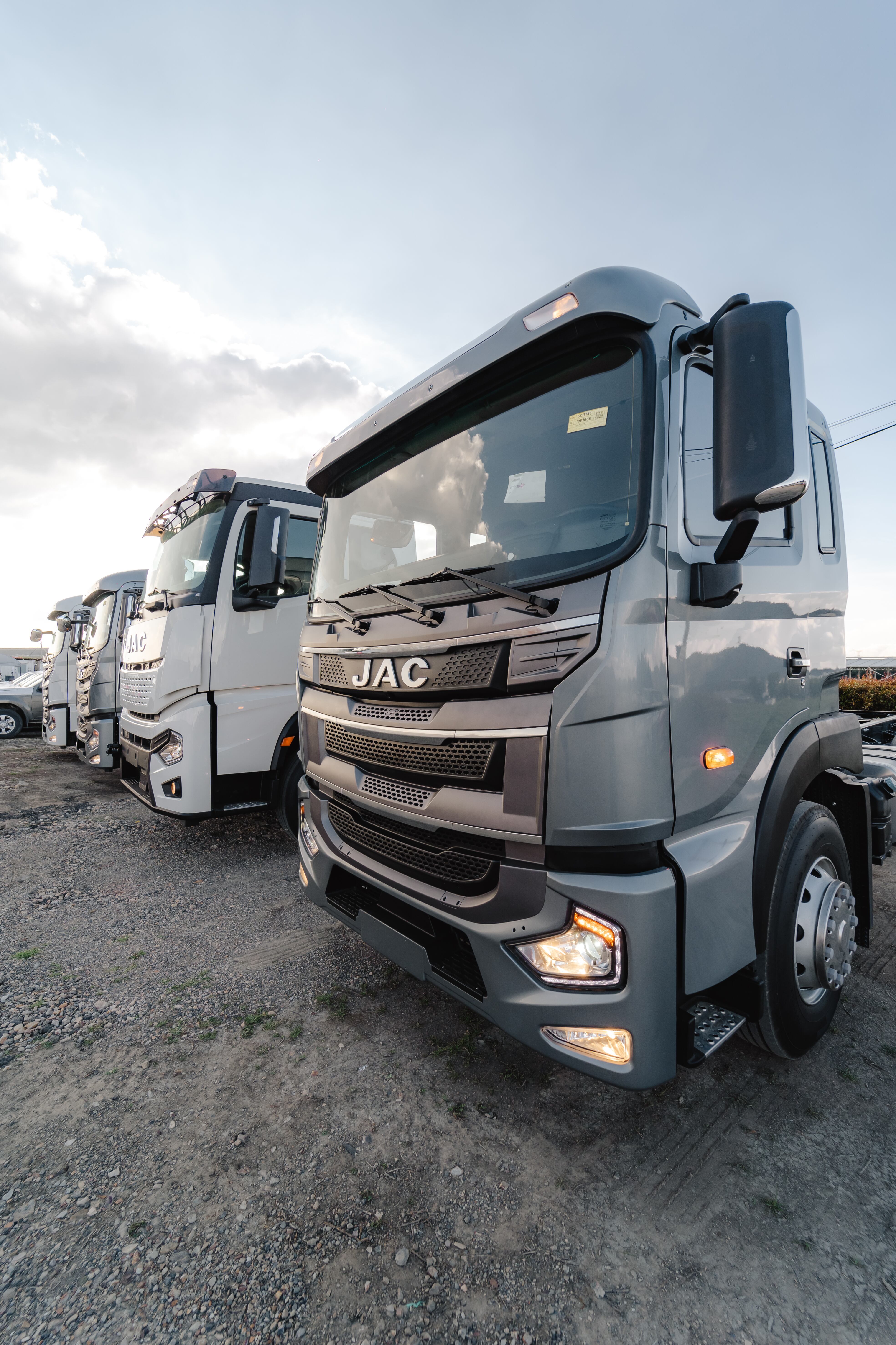 En sus centros de atención, los clientes encuentran un amplio portafolio de productos, atención posventa, herramientas especializadas, técnicos capacitados y amplia disponibilidad de repuestos.