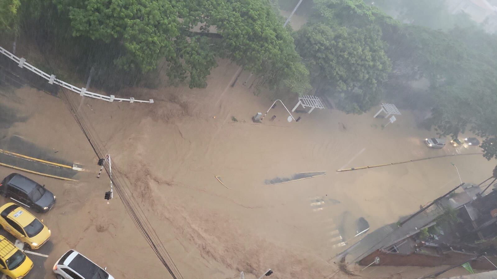 Este 15 de mayo cali vivió uno de sus peores días de lluvia.