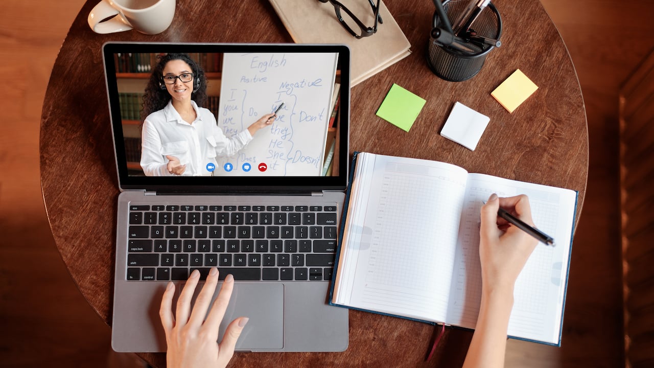 Aprender inglés le abre nuevas oportunidades al mundo profesional.