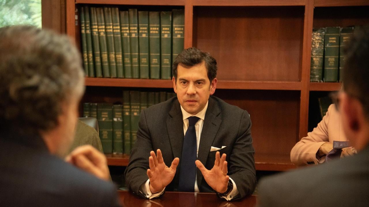 Rodrigo Lara, ministro del Interior designado, calificó como "delirantes" las declaraciones en las que el presidente Gustavo Petro desconoce el resultado de las elecciones.