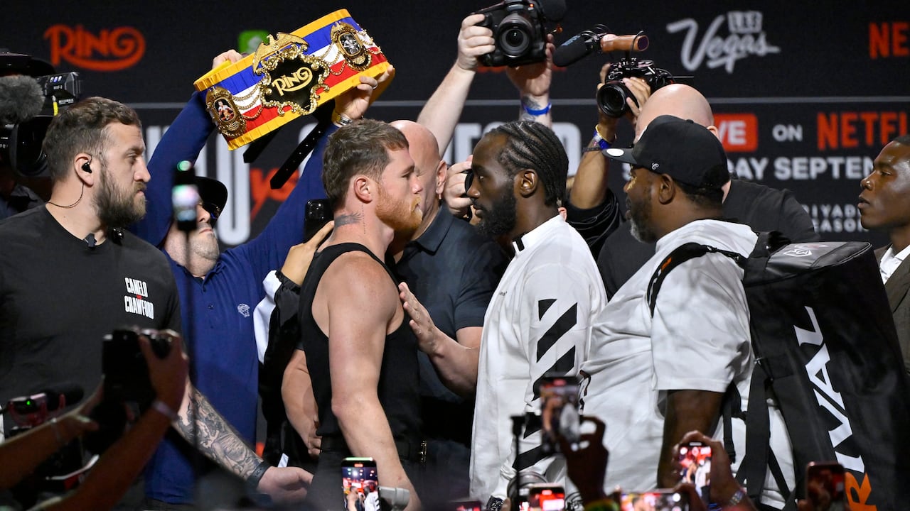 LAS VEGAS, NEVADA - SEPTEMBER 11: Canelo �lvarez (L) and Terence Crawford (R) face off onstage during Netflix's Canelo vs Crawford press conference at T-Mobile Arena on September 11, 2025 in Las Vegas, Nevada.   David Becker/Getty Images for Netflix/AFP (Photo by David Becker / GETTY IMAGES NORTH AMERICA / Getty Images via AFP)