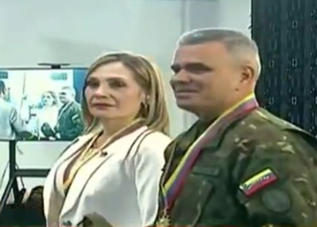 Vladimir Padrino y la presidenta de la Sala Electoral, Caryslia Beatríz Rodríguez