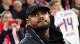 17 October 2026, Bavaria, Munich: Soccer, Men: Bundesliga, FC Bayern Munich vs. RB Leipzig, Matchday 6, Allianz Arena; Coach Vincent Kompany (Bayern Munich) before the game. Photo: Karl-Josef Hildenbrand/dpa - IMPORTANT NOTICE: In accordance with the regulations of the Bundesliga and the DFB (German Football Association), it is prohibited to use or allow the use of photographs taken in the stadium and/or during the game in the form of sequential images and/or video-like photo series. (Photo by KARL-JOSEF HILDENBRAND / dpa Picture-Alliance via AFP)