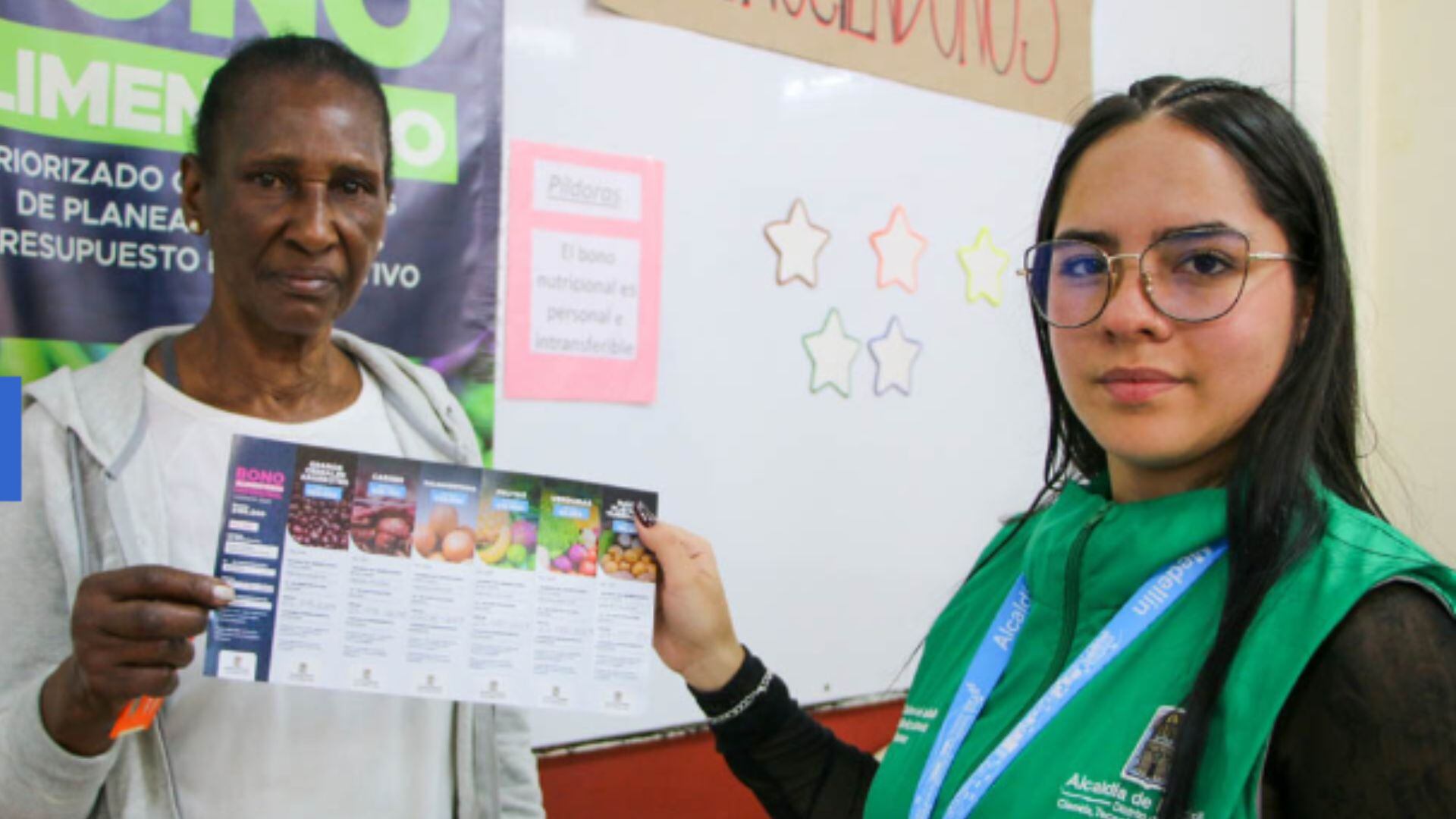 Los bonos alimentarios pueden ser redimidos en establecimientos autorizados y están dirigidos a hogares priorizados en distintas comunas y corregimientos de Medellín.