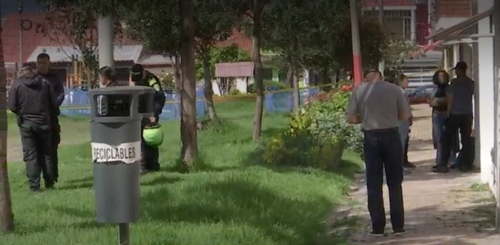 Al parecer, el hombre asesinó a la mujer y sus hijos.