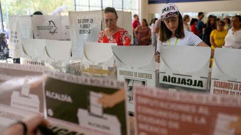 Los electores emitieron su voto durante las elecciones generales en la Ciudad de México, el domingo 2 de junio de 2024.