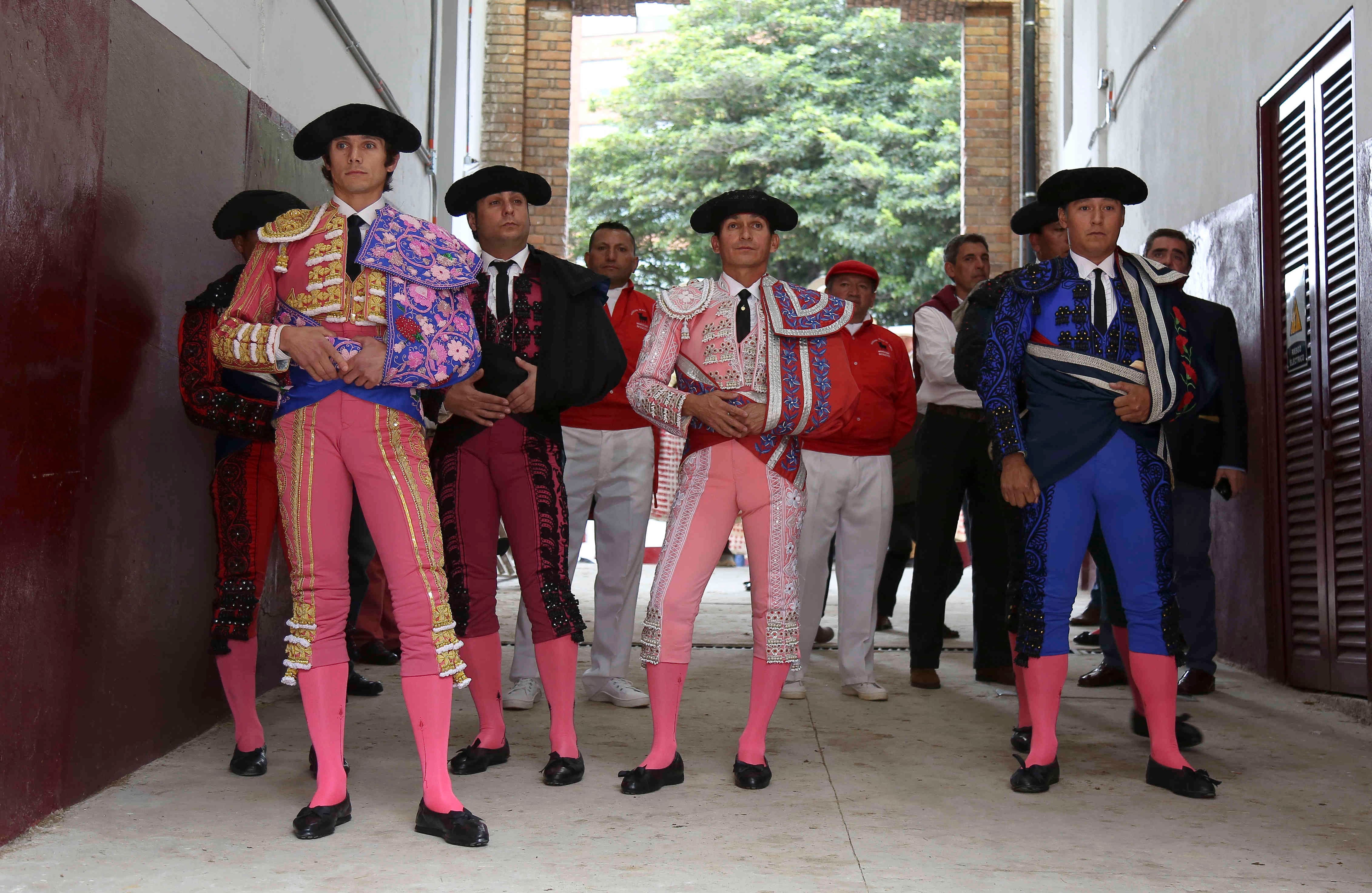 Sebastián Castella, el matador y su cuadrilla. (Esteban Vega/SEMANA)