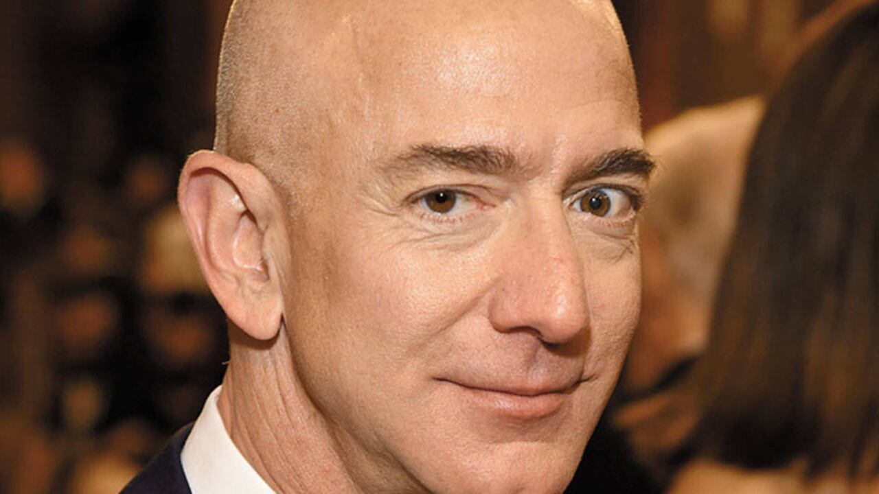 Jeff Bezos ordenó una investigación privada para establecer cómo se habían filtrado las fotos y las conversaciones. Esta semana denunció que lo estaban chantajeando.