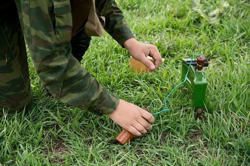 Diez civiles murieron y doce resultaron heridos este lunes por la explosión de minas antipersonal colocadas por el grupo yihadista Estado Islámico (EI) en el desierto del centro de Siria, informó la agencia de prensa oficial Sana.