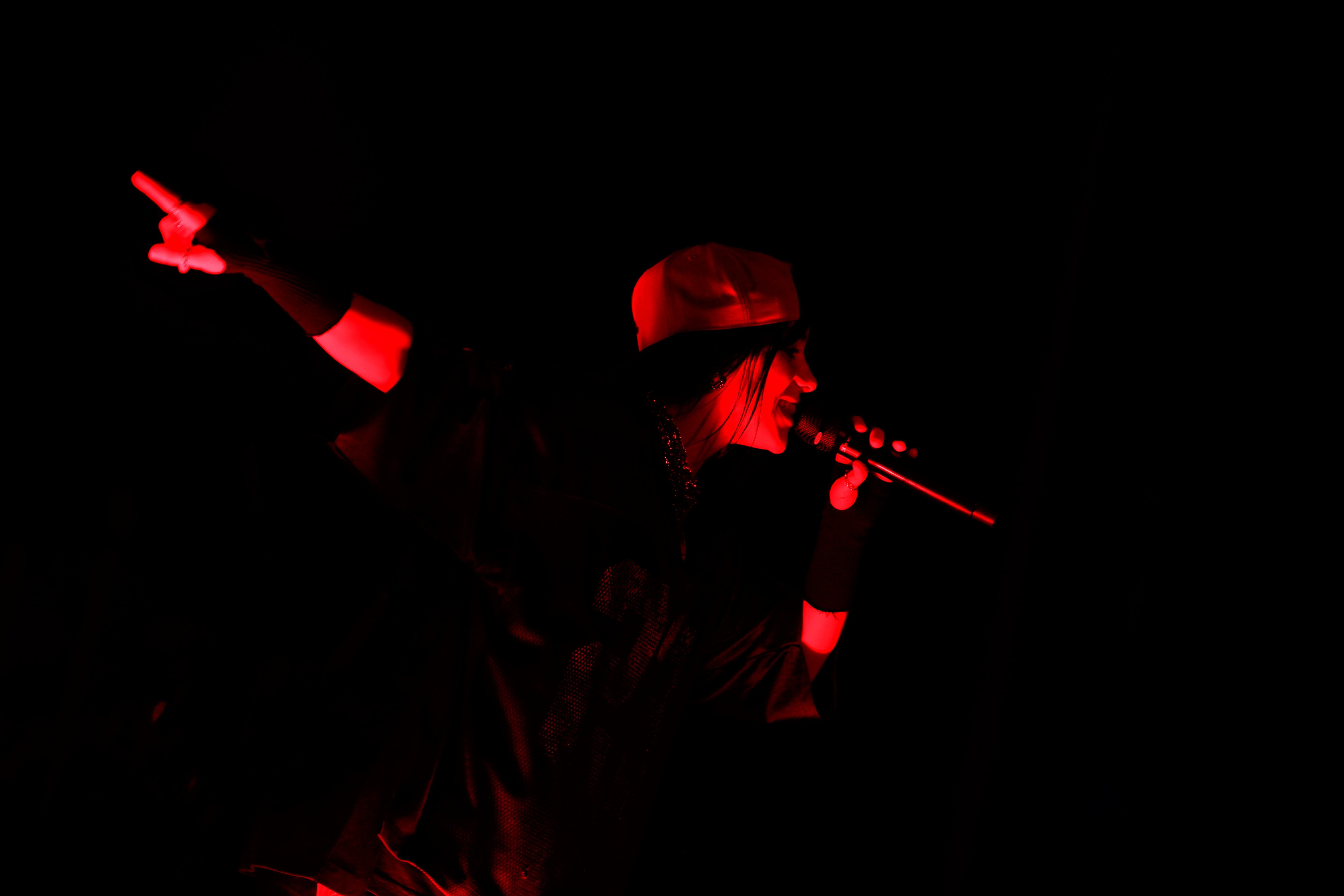 Billie Eilish, una fuerza natural, una onda, en el FEP m{as concurrido de la historia.