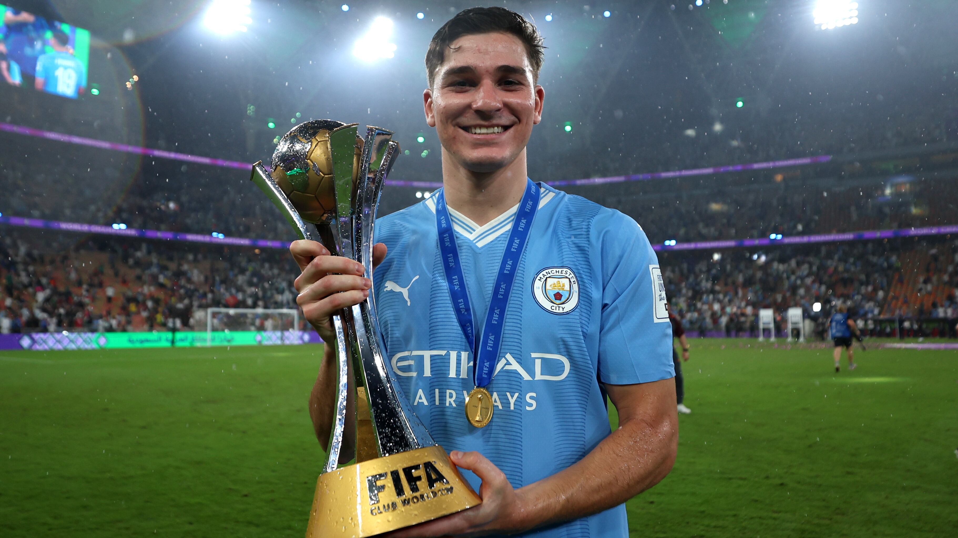 Julián Álvarez campeón del Mundial de Clubes 2023 con el Manchester City.