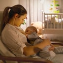 Según la Organización Mundial de la Salud, OMS, la lactancia debe ser hasta los 2 años de edad o más, dependiendo de la necesidad del bebé y de la madre.