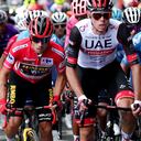 ESPINOSA DE LOS MONTEROS, ESPAÑA - 16 DE AGOSTO: (LR) Primoz Roglic de Eslovenia y Team Jumbo - Camiseta de líder rojo Visma y Miguel Ángel López Moreno de Colombia y Movistar Team compiten durante la 76a Vuelta a España 2021, Etapa 3 a 202,8km etapa de Santo Domingo de Silos a Espinosa de los Monteros - Picón Blanco 1485m / @lavuelta / # LaVuelta21 / #CapitalMundialdelCiclismo / el 16 de agosto de 2021 en Espinosa de los Monteros, España. (Foto de Gonzalo Arroyo Moreno / Getty Images)
