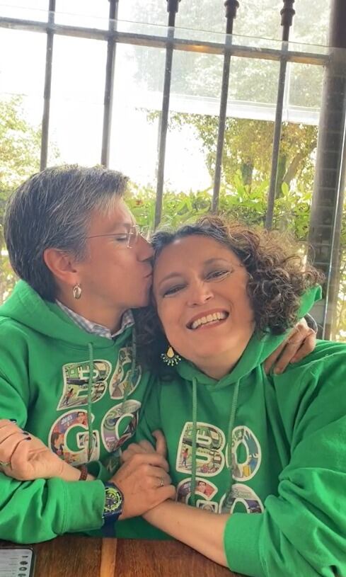 Angélica Lozano y Claudia López protagonizaron un emotivo video por redes sociales.