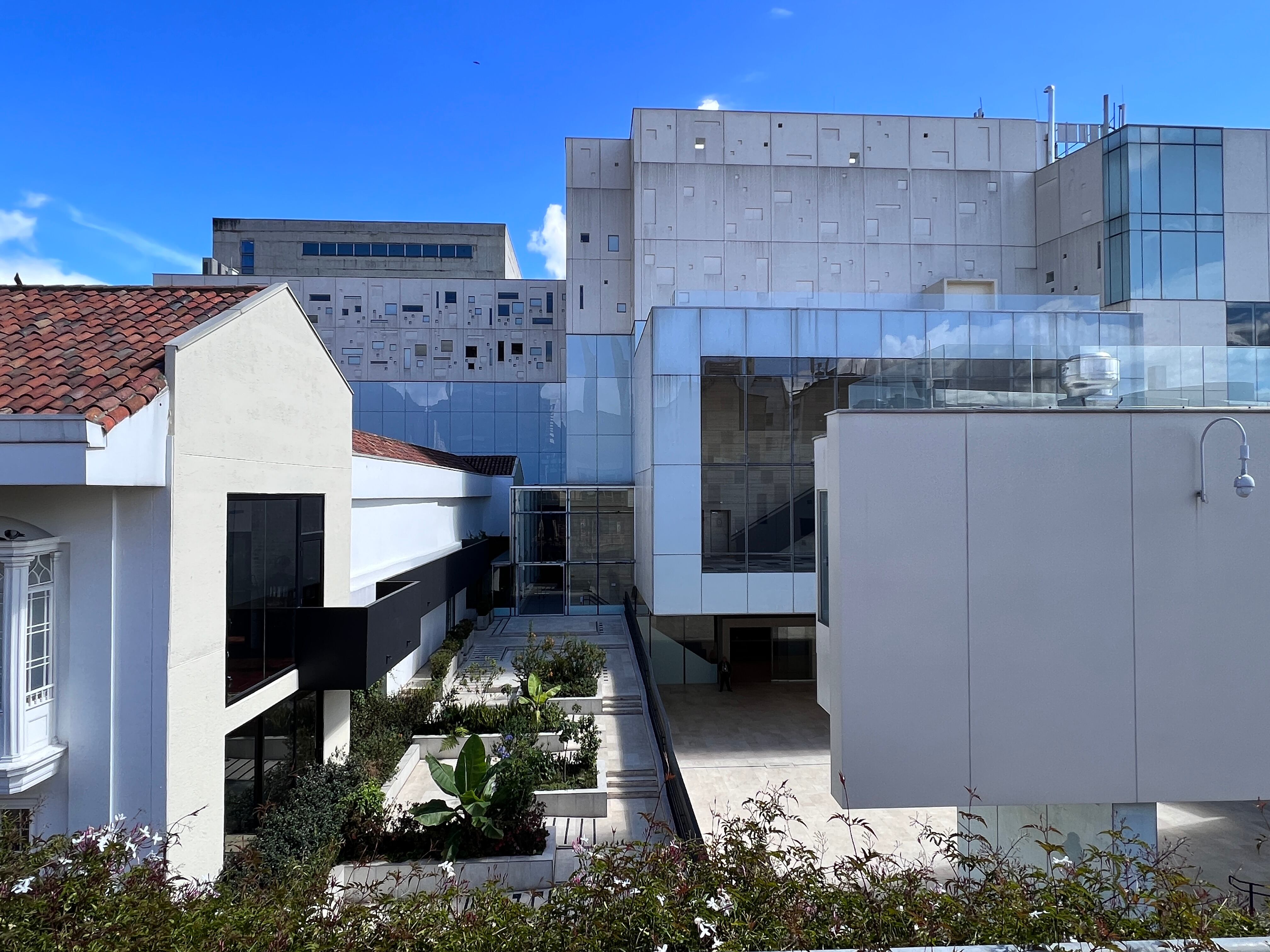 Fachada del Centro Nacional de las Artes Delia Zapata Olivella. cortesía CNA / A.P.I.